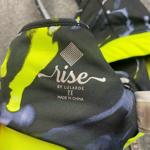RISE by LULAROE Rise 2020 Invincible Racerback Sports bra yellow/black size: 2X - Picture 3 of 7